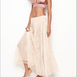 NWT VICTORIA'S SECRET skirt w/rose gold ⭐️’s XS/S
